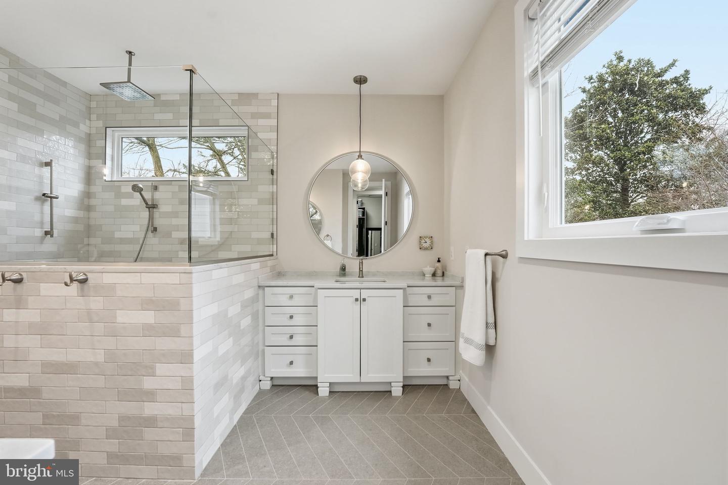 311 ALBRECHT CIR SW, VIENNA, Virginia 22180, 6 Bedrooms Bedrooms, ,5 BathroomsBathrooms,Residential,For sale,311 ALBRECHT CIR SW,VAFX2284252 MLS # VAFX2284252