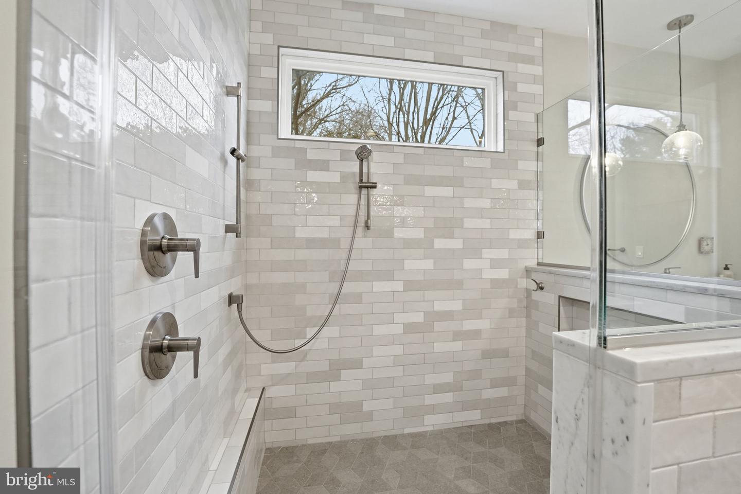 311 ALBRECHT CIR SW, VIENNA, Virginia 22180, 6 Bedrooms Bedrooms, ,5 BathroomsBathrooms,Residential,For sale,311 ALBRECHT CIR SW,VAFX2284252 MLS # VAFX2284252