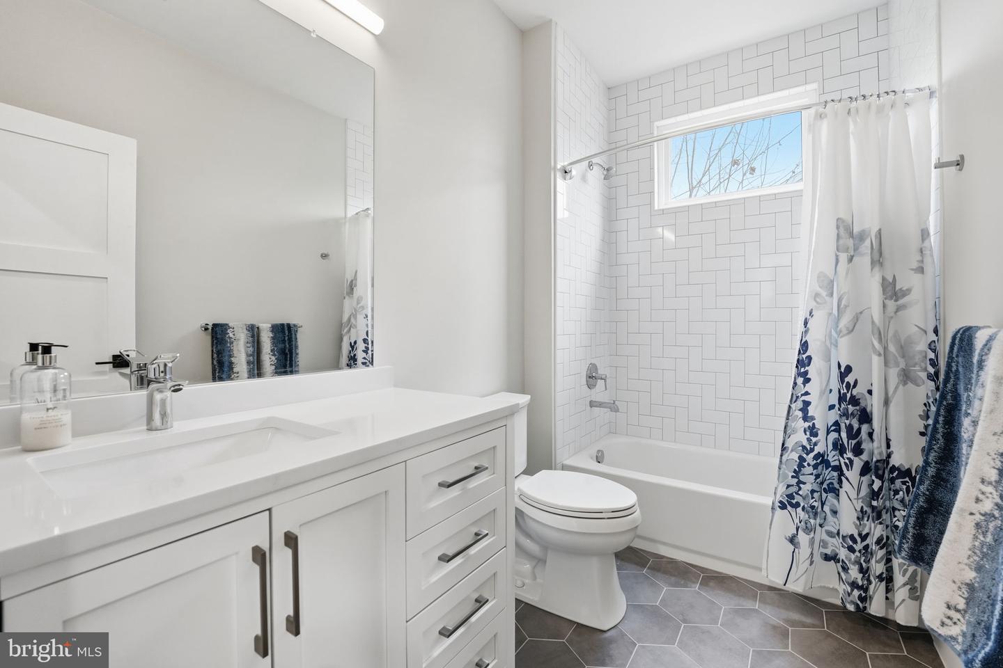 311 ALBRECHT CIR SW, VIENNA, Virginia 22180, 6 Bedrooms Bedrooms, ,5 BathroomsBathrooms,Residential,For sale,311 ALBRECHT CIR SW,VAFX2284252 MLS # VAFX2284252