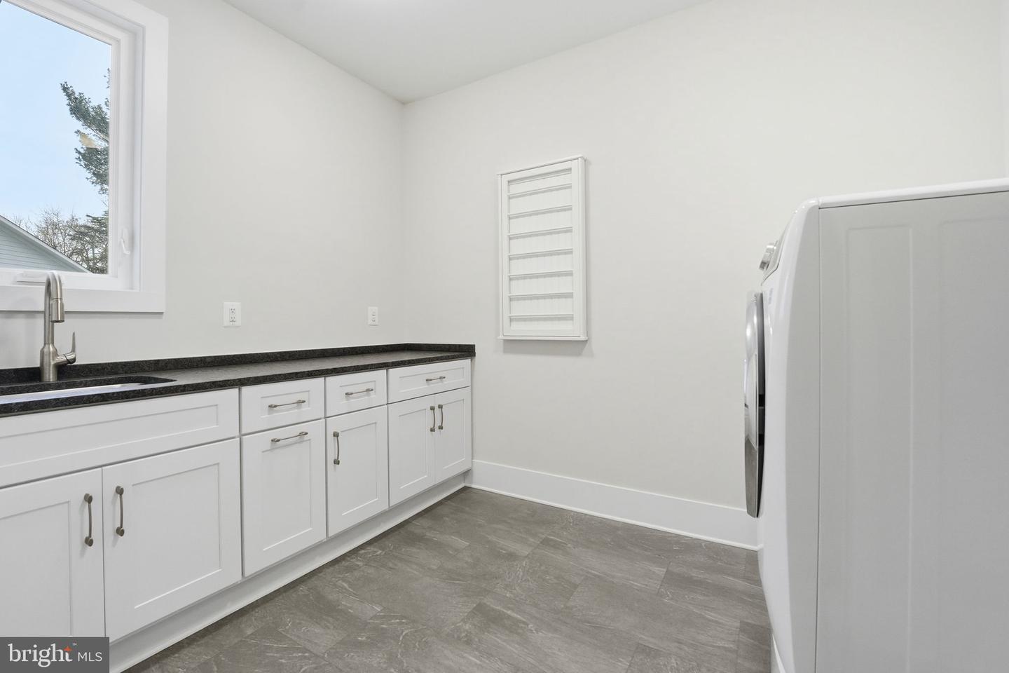 311 ALBRECHT CIR SW, VIENNA, Virginia 22180, 6 Bedrooms Bedrooms, ,5 BathroomsBathrooms,Residential,For sale,311 ALBRECHT CIR SW,VAFX2284252 MLS # VAFX2284252