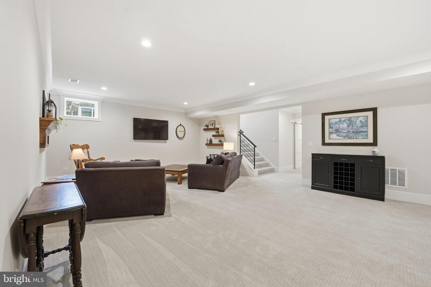 311 ALBRECHT CIR SW, VIENNA, Virginia 22180, 6 Bedrooms Bedrooms, ,5 BathroomsBathrooms,Residential,For sale,311 ALBRECHT CIR SW,VAFX2284252 MLS # VAFX2284252