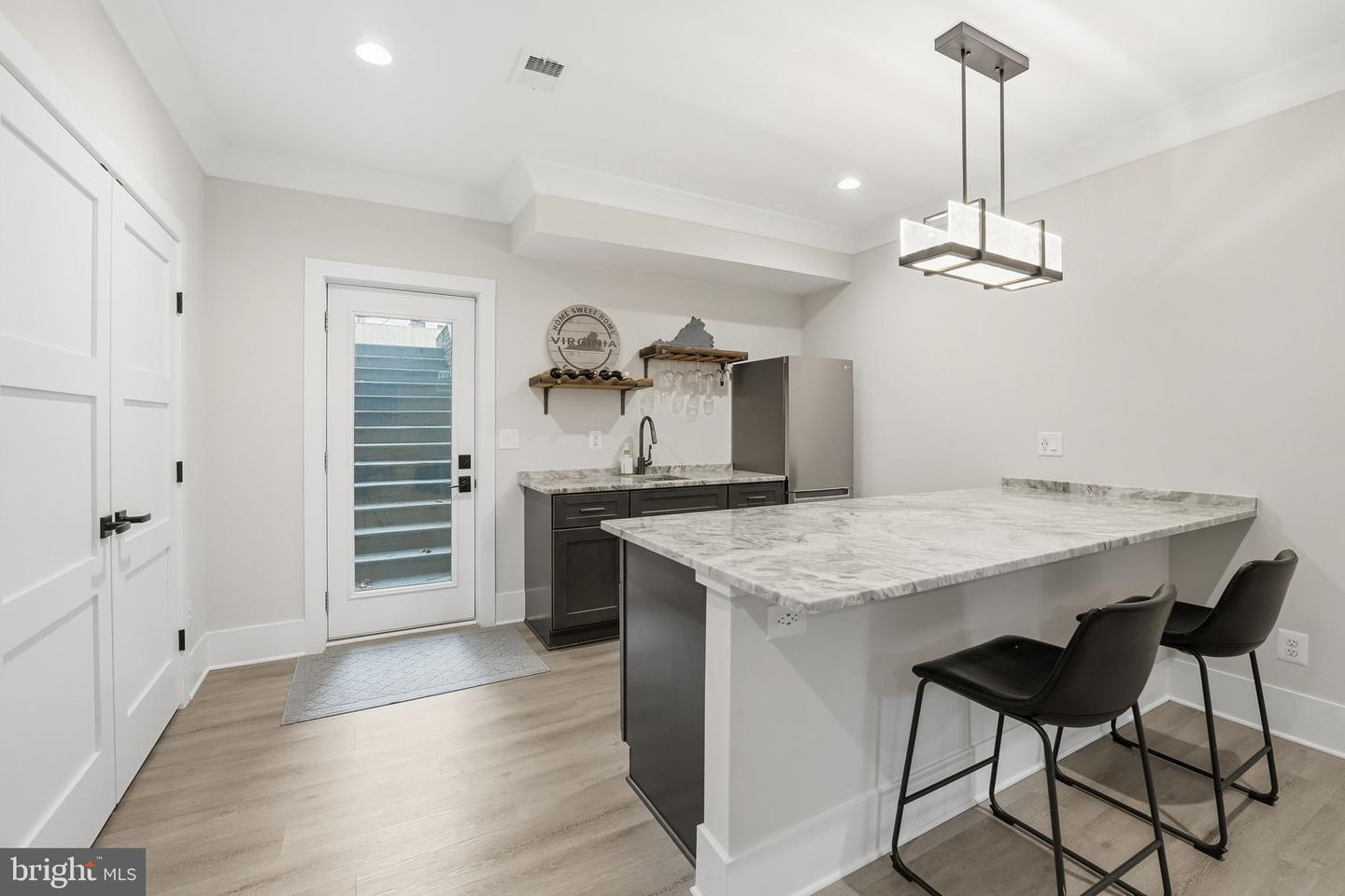 311 ALBRECHT CIR SW, VIENNA, Virginia 22180, 6 Bedrooms Bedrooms, ,5 BathroomsBathrooms,Residential,For sale,311 ALBRECHT CIR SW,VAFX2284252 MLS # VAFX2284252