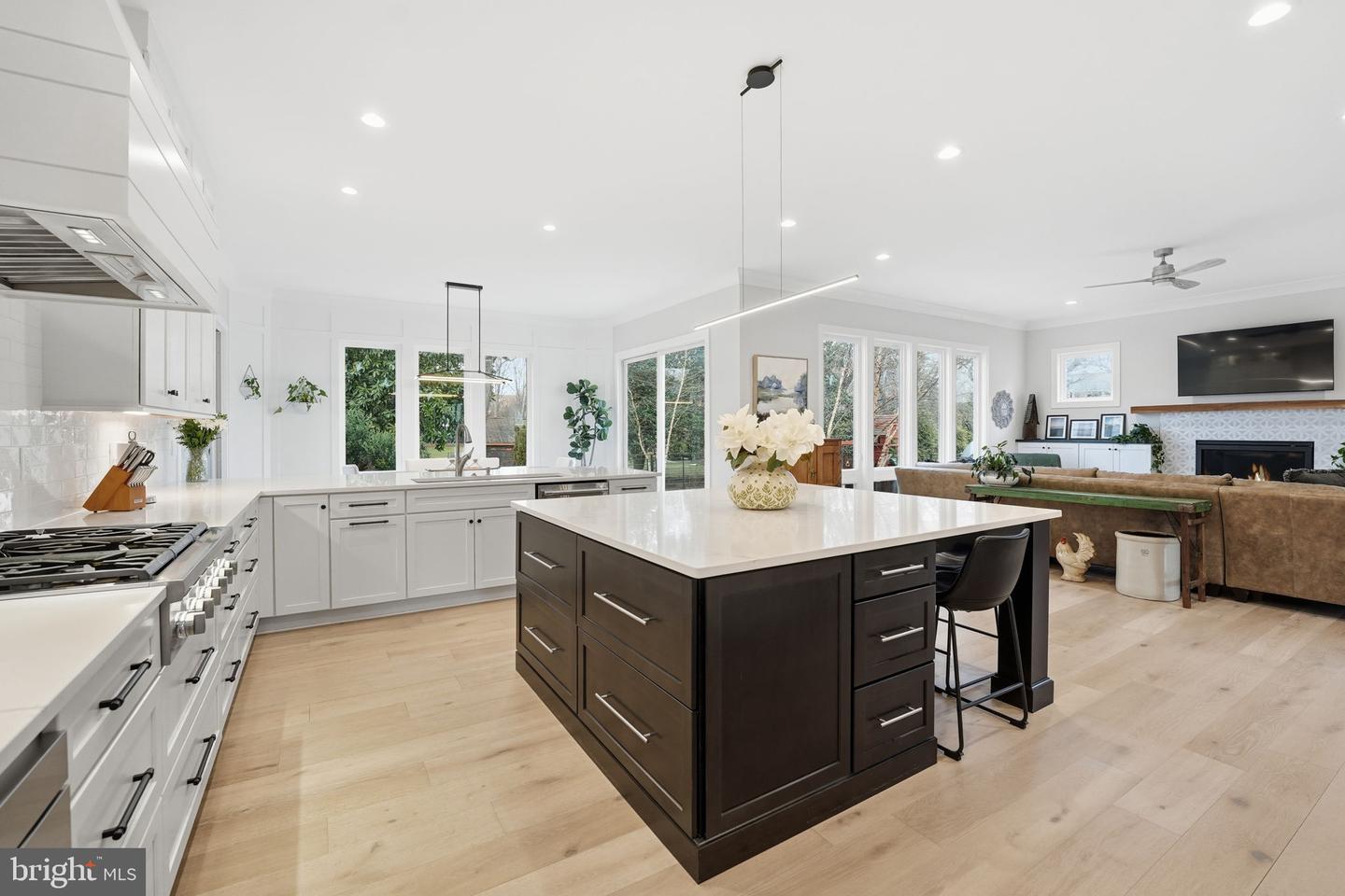 311 ALBRECHT CIR SW, VIENNA, Virginia 22180, 6 Bedrooms Bedrooms, ,5 BathroomsBathrooms,Residential,For sale,311 ALBRECHT CIR SW,VAFX2284252 MLS # VAFX2284252