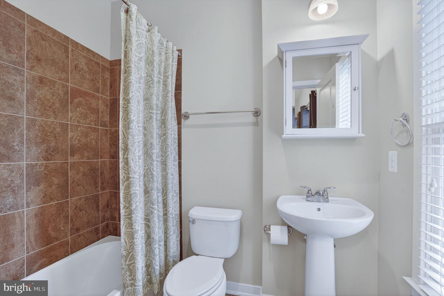 809 PARKER GRAY SCHOOL WAY, ALEXANDRIA, Virginia 22314, 3 Bedrooms Bedrooms, ,3 BathroomsBathrooms,Residential,For sale,809 PARKER GRAY SCHOOL WAY,VAAX2052850 MLS # VAAX2052850