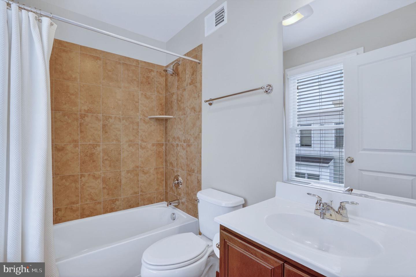 809 PARKER GRAY SCHOOL WAY, ALEXANDRIA, Virginia 22314, 3 Bedrooms Bedrooms, ,3 BathroomsBathrooms,Residential,For sale,809 PARKER GRAY SCHOOL WAY,VAAX2052850 MLS # VAAX2052850