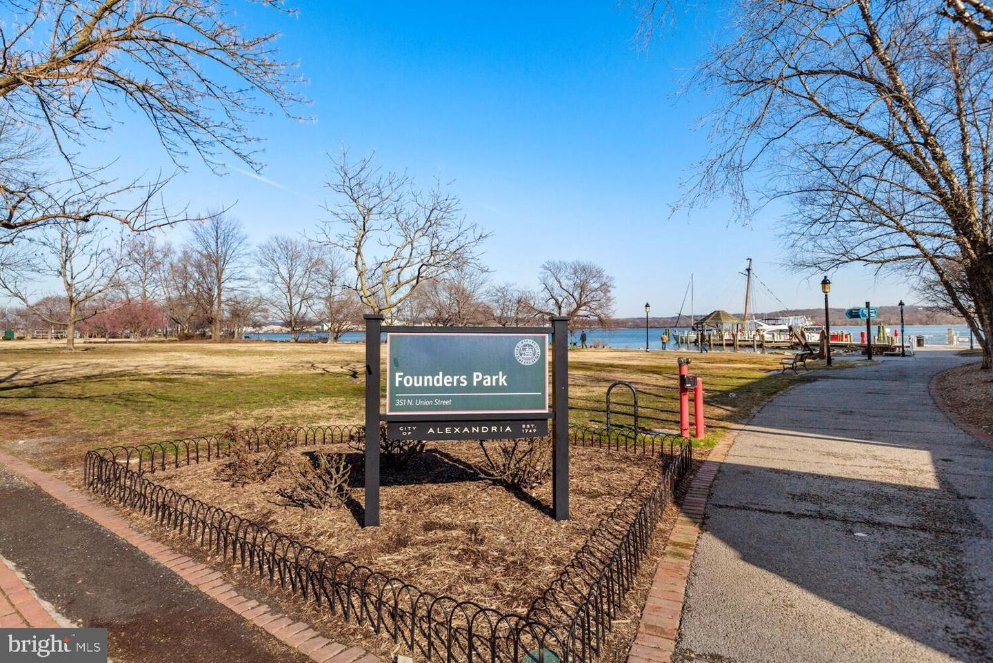 809 PARKER GRAY SCHOOL WAY, ALEXANDRIA, Virginia 22314, 3 Bedrooms Bedrooms, ,3 BathroomsBathrooms,Residential,For sale,809 PARKER GRAY SCHOOL WAY,VAAX2052850 MLS # VAAX2052850