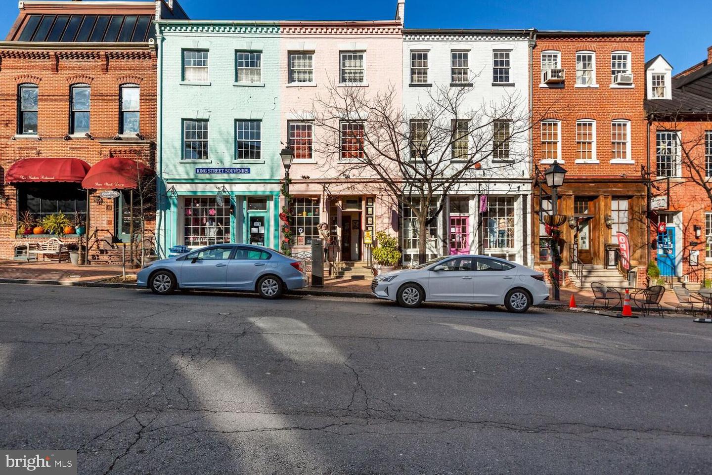 809 PARKER GRAY SCHOOL WAY, ALEXANDRIA, Virginia 22314, 3 Bedrooms Bedrooms, ,3 BathroomsBathrooms,Residential,For sale,809 PARKER GRAY SCHOOL WAY,VAAX2052850 MLS # VAAX2052850