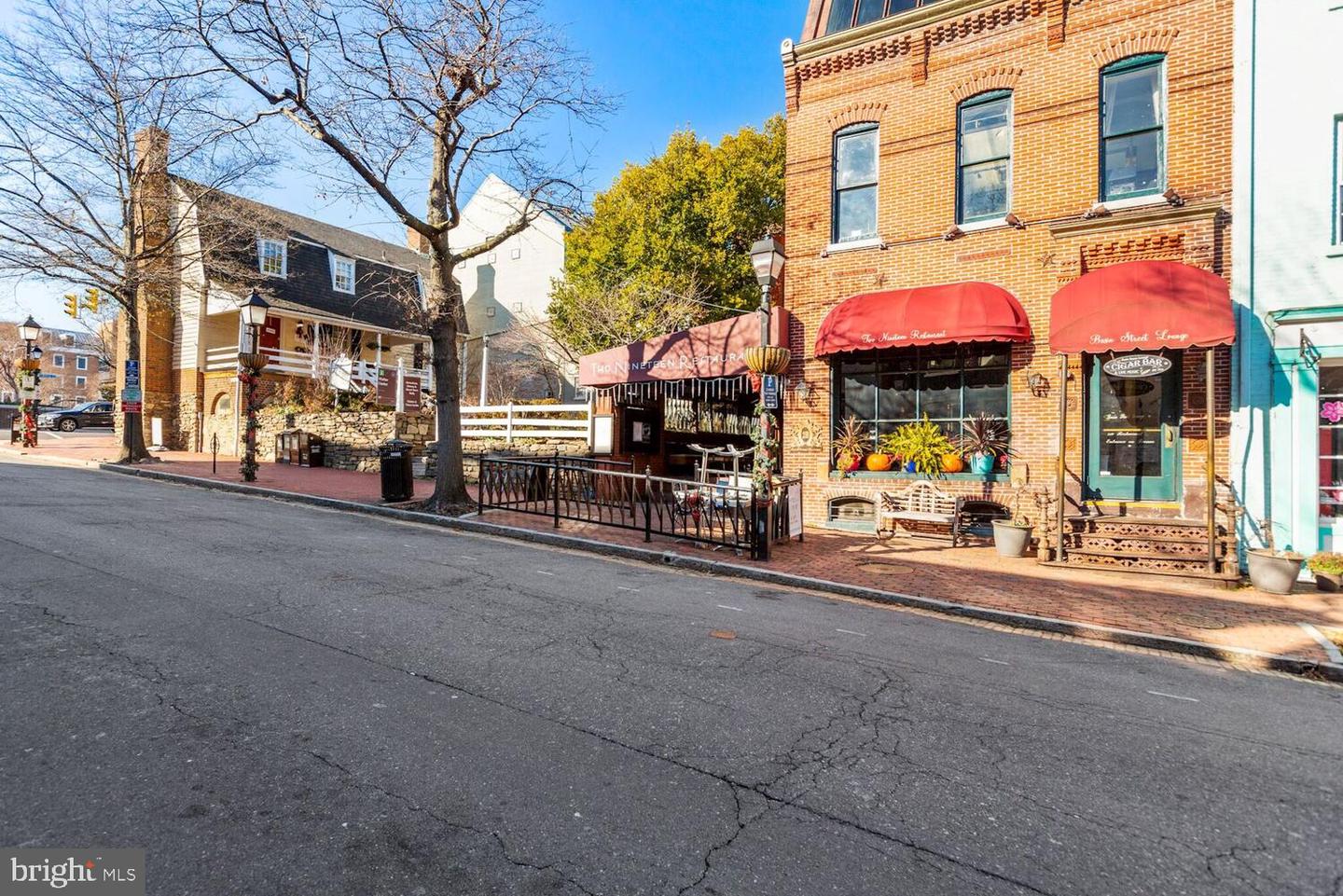 809 PARKER GRAY SCHOOL WAY, ALEXANDRIA, Virginia 22314, 3 Bedrooms Bedrooms, ,3 BathroomsBathrooms,Residential,For sale,809 PARKER GRAY SCHOOL WAY,VAAX2052850 MLS # VAAX2052850