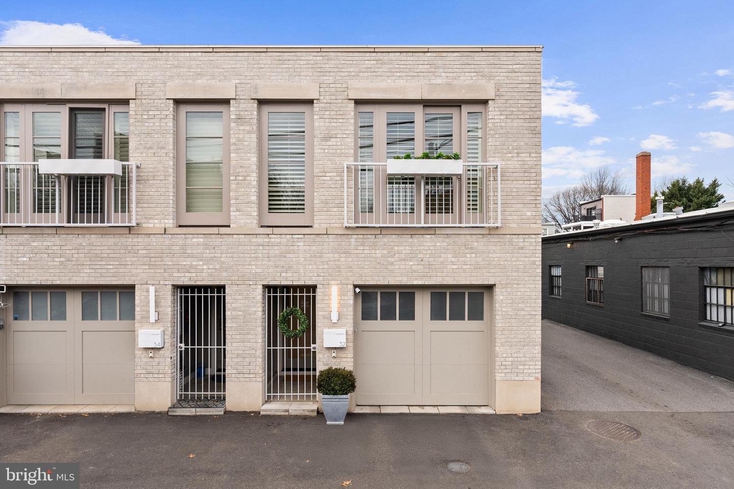 32 KINGS CT SE, WASHINGTON, District Of Columbia 20003, 3 Bedrooms Bedrooms, ,2 BathroomsBathrooms,Residential,For sale,32 KINGS CT SE,DCDC2239932 MLS # DCDC2239932