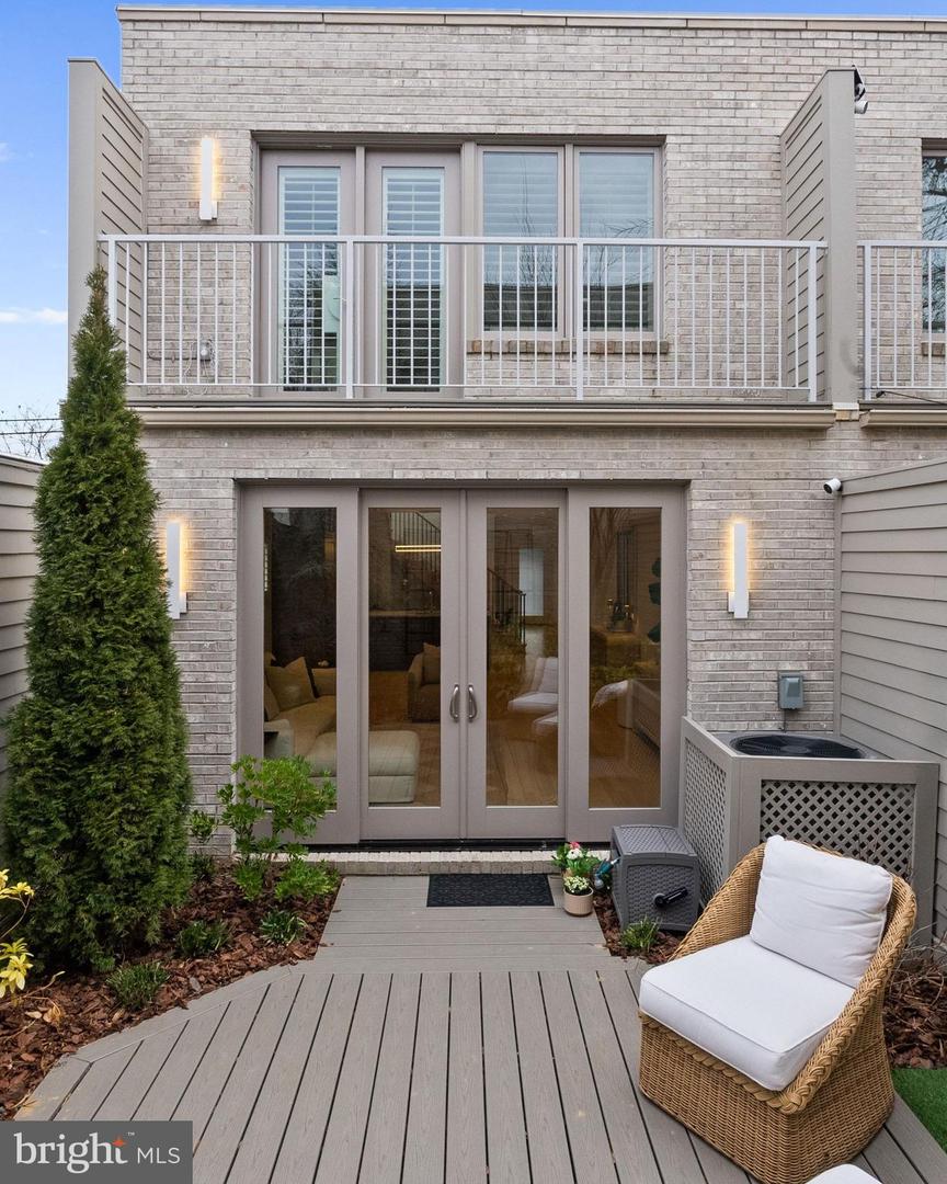 32 KINGS CT SE, WASHINGTON, District Of Columbia 20003, 3 Bedrooms Bedrooms, ,2 BathroomsBathrooms,Residential,For sale,32 KINGS CT SE,DCDC2239932 MLS # DCDC2239932