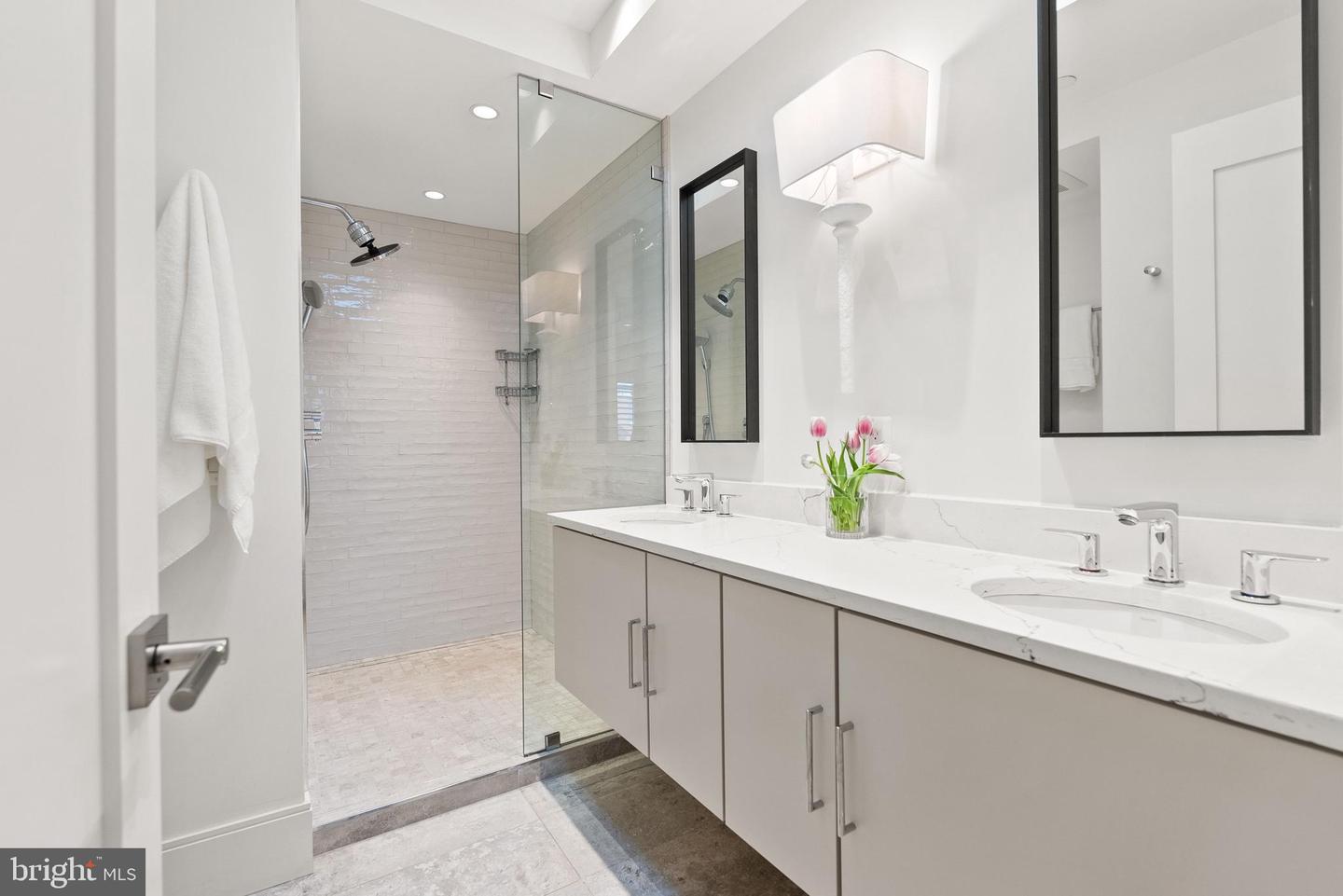 32 KINGS CT SE, WASHINGTON, District Of Columbia 20003, 3 Bedrooms Bedrooms, ,2 BathroomsBathrooms,Residential,For sale,32 KINGS CT SE,DCDC2239932 MLS # DCDC2239932