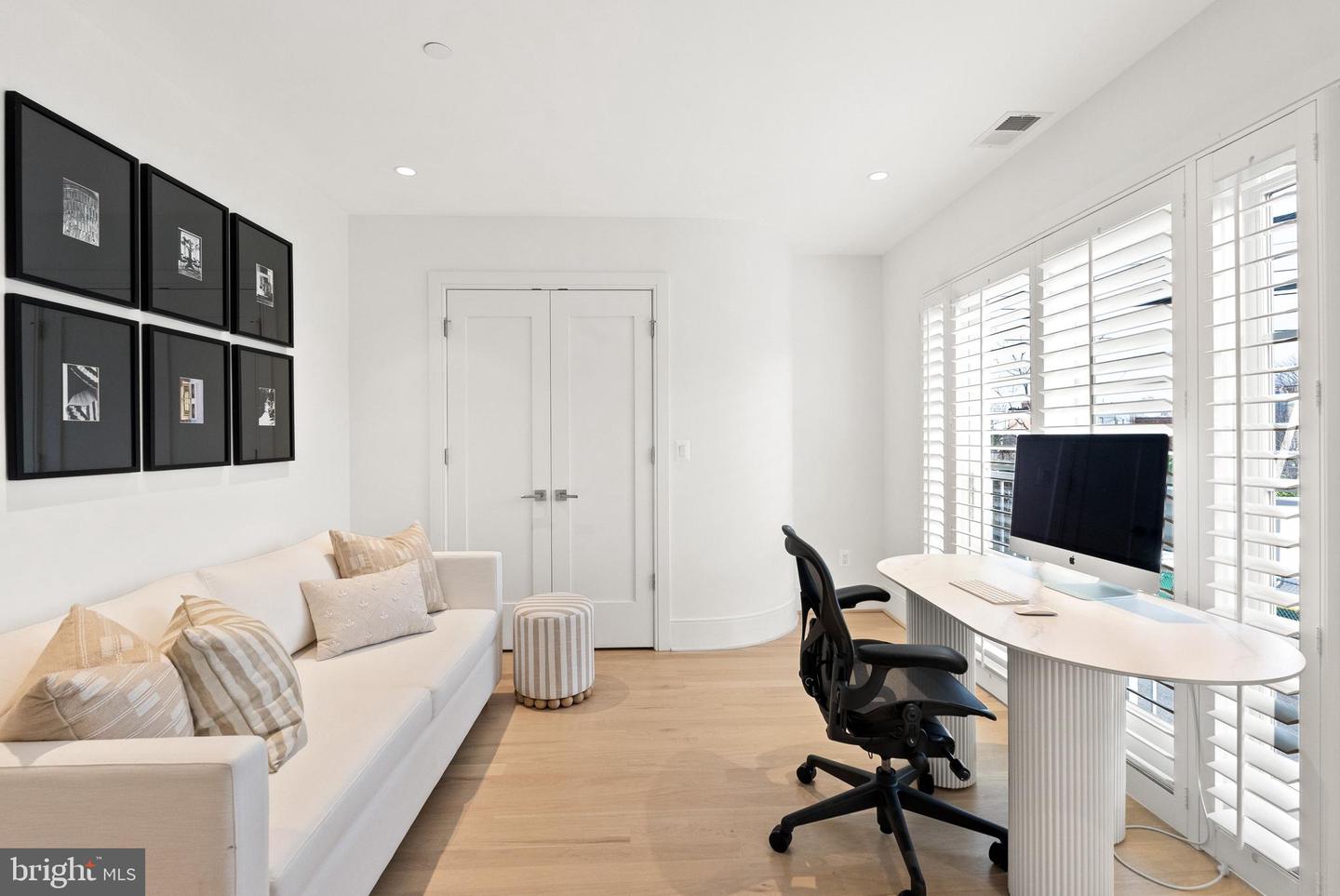 32 KINGS CT SE, WASHINGTON, District Of Columbia 20003, 3 Bedrooms Bedrooms, ,2 BathroomsBathrooms,Residential,For sale,32 KINGS CT SE,DCDC2239932 MLS # DCDC2239932