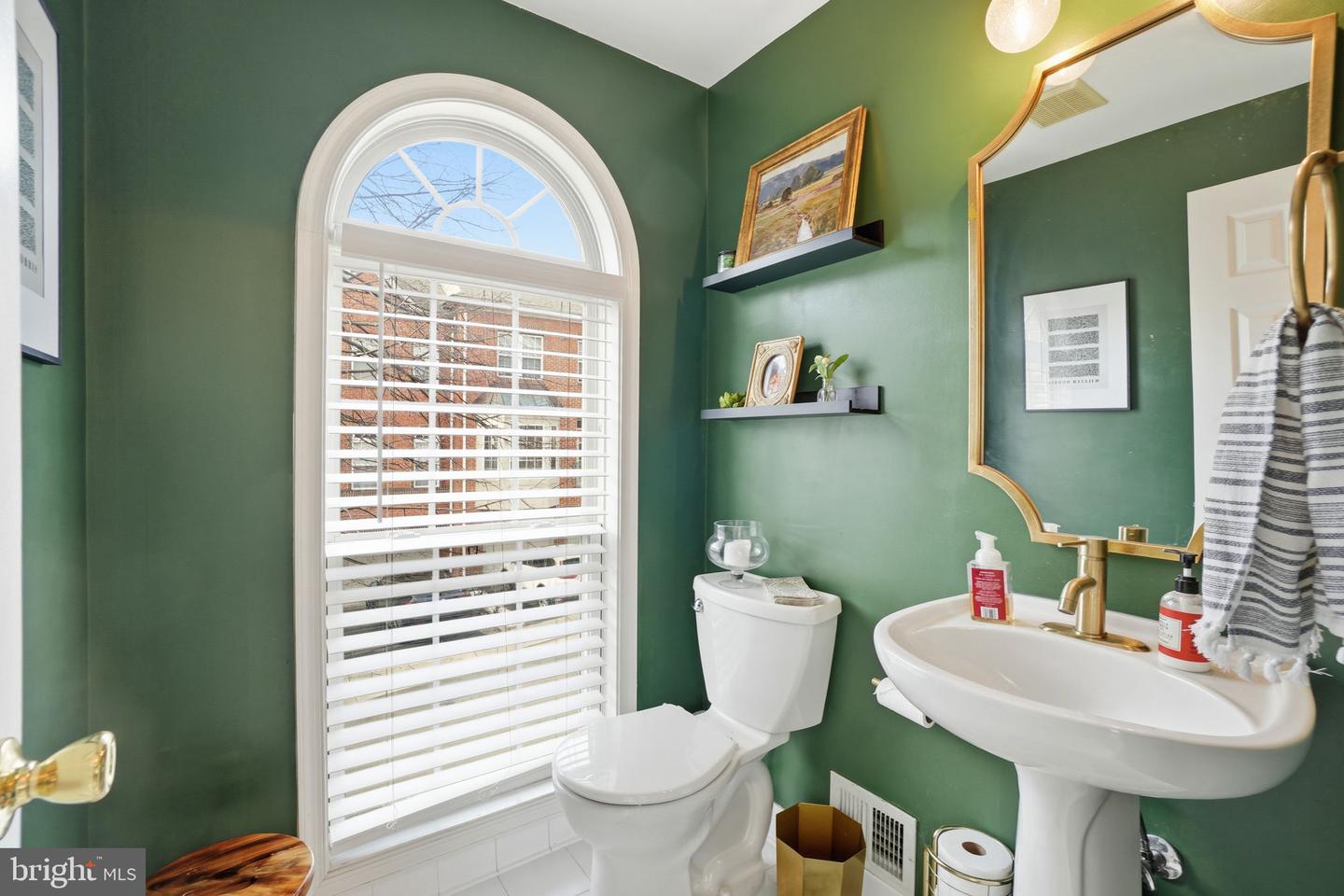 436 CLAYTON LN, ALEXANDRIA, Virginia 22304, 2 Bedrooms Bedrooms, ,2 BathroomsBathrooms,Residential,For sale,436 CLAYTON LN,VAAX2052904 MLS # VAAX2052904