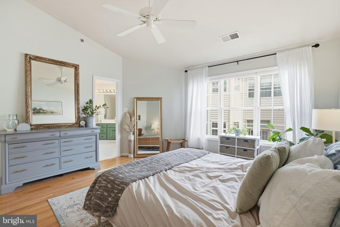 436 CLAYTON LN, ALEXANDRIA, Virginia 22304, 2 Bedrooms Bedrooms, ,2 BathroomsBathrooms,Residential,For sale,436 CLAYTON LN,VAAX2052904 MLS # VAAX2052904