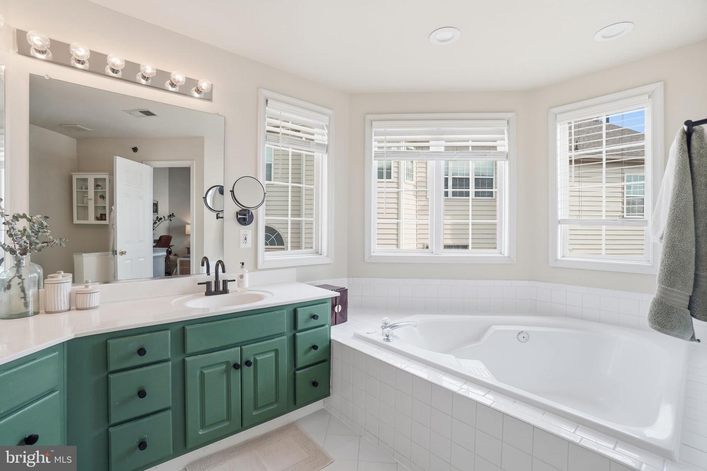 436 CLAYTON LN, ALEXANDRIA, Virginia 22304, 2 Bedrooms Bedrooms, ,2 BathroomsBathrooms,Residential,For sale,436 CLAYTON LN,VAAX2052904 MLS # VAAX2052904