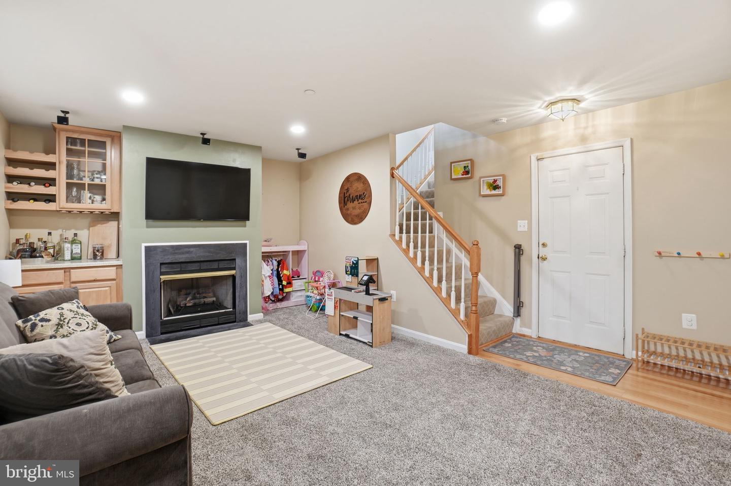 436 CLAYTON LN, ALEXANDRIA, Virginia 22304, 2 Bedrooms Bedrooms, ,2 BathroomsBathrooms,Residential,For sale,436 CLAYTON LN,VAAX2052904 MLS # VAAX2052904