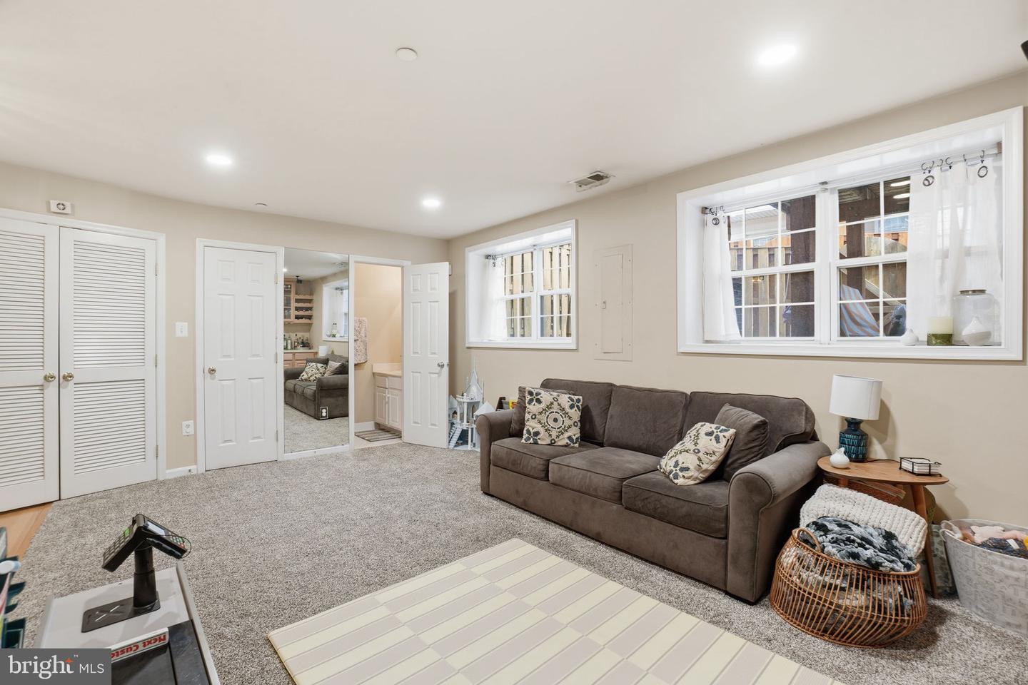 436 CLAYTON LN, ALEXANDRIA, Virginia 22304, 2 Bedrooms Bedrooms, ,2 BathroomsBathrooms,Residential,For sale,436 CLAYTON LN,VAAX2052904 MLS # VAAX2052904