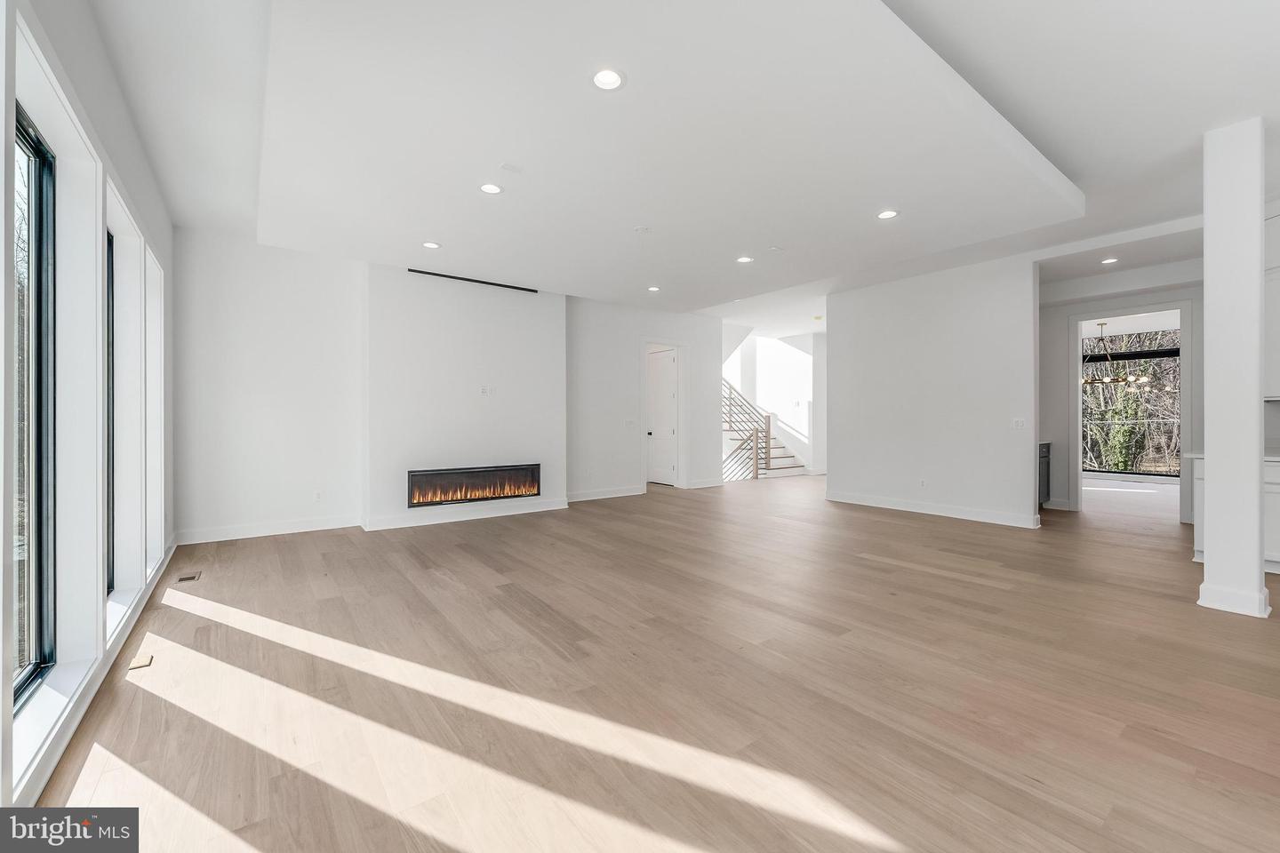 731 ELLSWORTH AVE, GREAT FALLS, Virginia 22066, 4 Bedrooms Bedrooms, ,6 BathroomsBathrooms,Residential,For sale,731 ELLSWORTH AVE,VAFX2284400 MLS # VAFX2284400