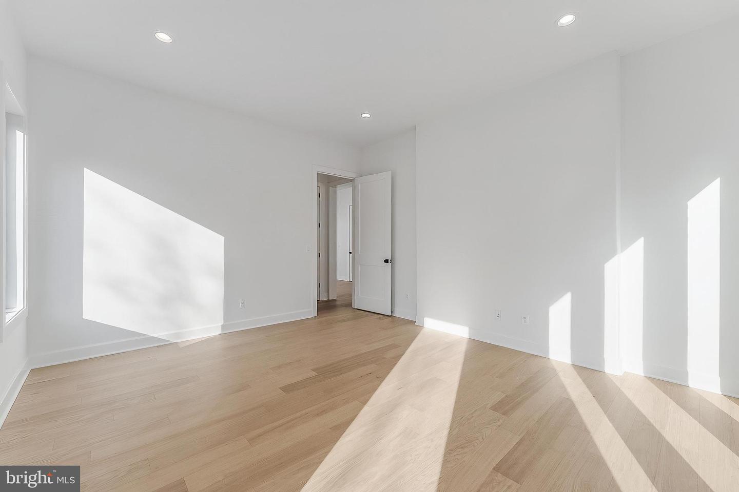 731 ELLSWORTH AVE, GREAT FALLS, Virginia 22066, 4 Bedrooms Bedrooms, ,6 BathroomsBathrooms,Residential,For sale,731 ELLSWORTH AVE,VAFX2284400 MLS # VAFX2284400