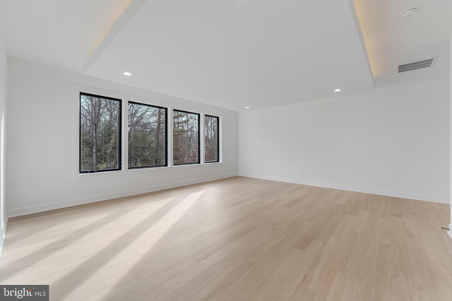 731 ELLSWORTH AVE, GREAT FALLS, Virginia 22066, 4 Bedrooms Bedrooms, ,6 BathroomsBathrooms,Residential,For sale,731 ELLSWORTH AVE,VAFX2284400 MLS # VAFX2284400