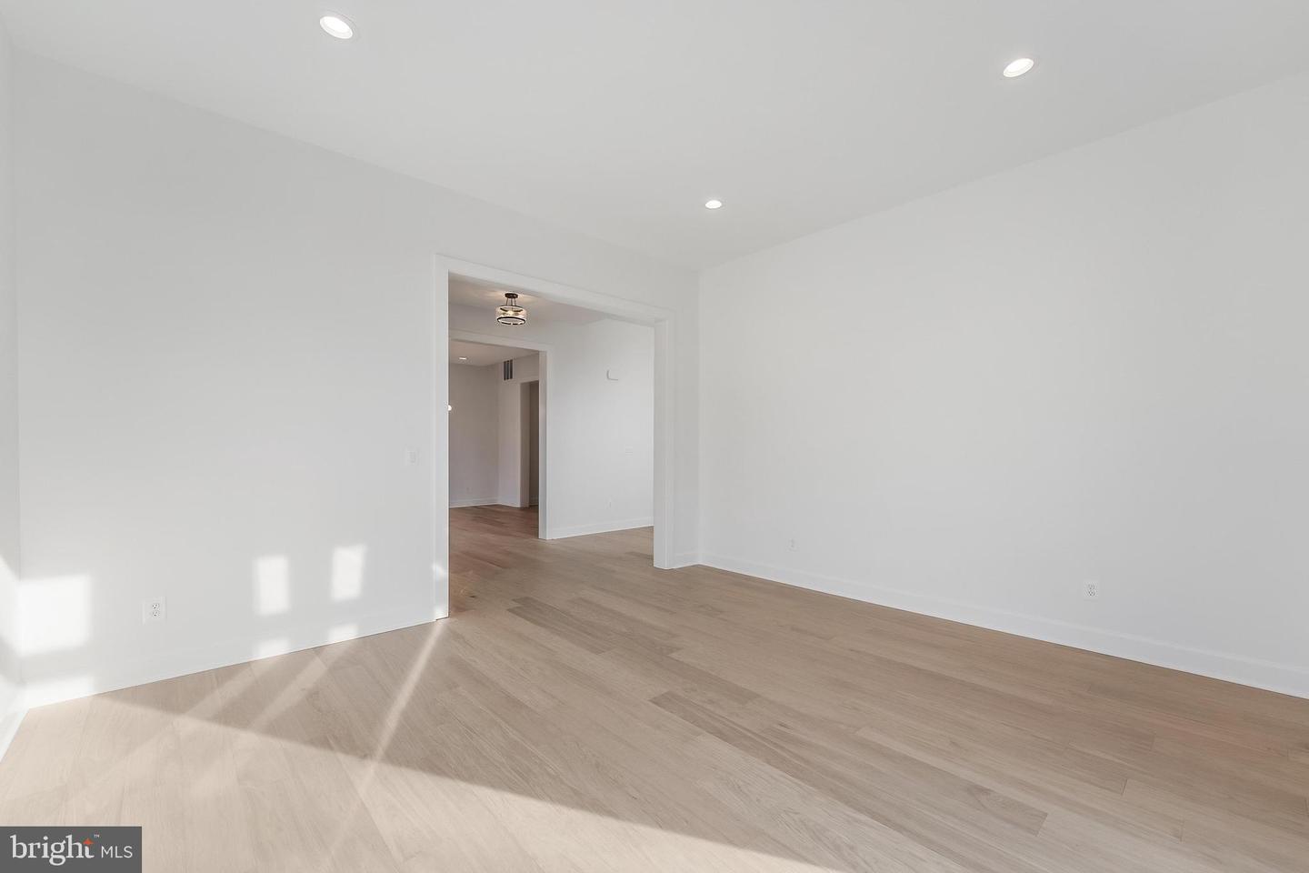 731 ELLSWORTH AVE, GREAT FALLS, Virginia 22066, 4 Bedrooms Bedrooms, ,6 BathroomsBathrooms,Residential,For sale,731 ELLSWORTH AVE,VAFX2284400 MLS # VAFX2284400