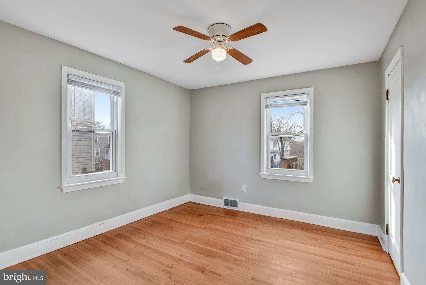 517 W KING ST, STRASBURG, Virginia 22657, 3 Bedrooms Bedrooms, ,2 BathroomsBathrooms,Residential,For sale,517 W KING ST,VASH2013284 MLS # VASH2013284