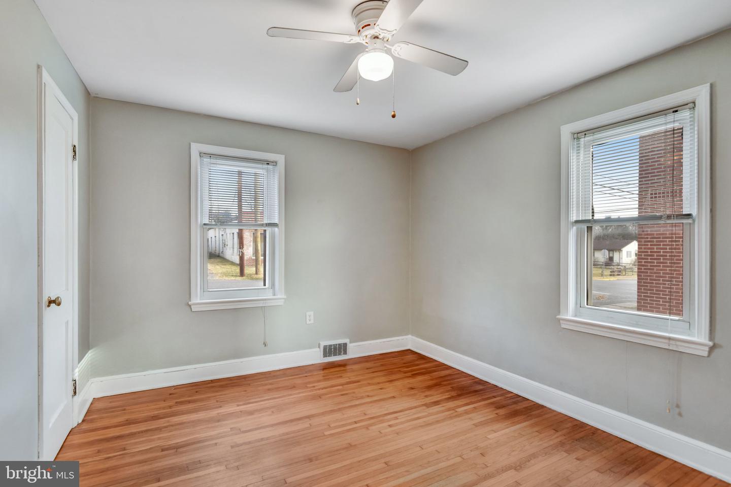 517 W KING ST, STRASBURG, Virginia 22657, 3 Bedrooms Bedrooms, ,2 BathroomsBathrooms,Residential,For sale,517 W KING ST,VASH2013284 MLS # VASH2013284