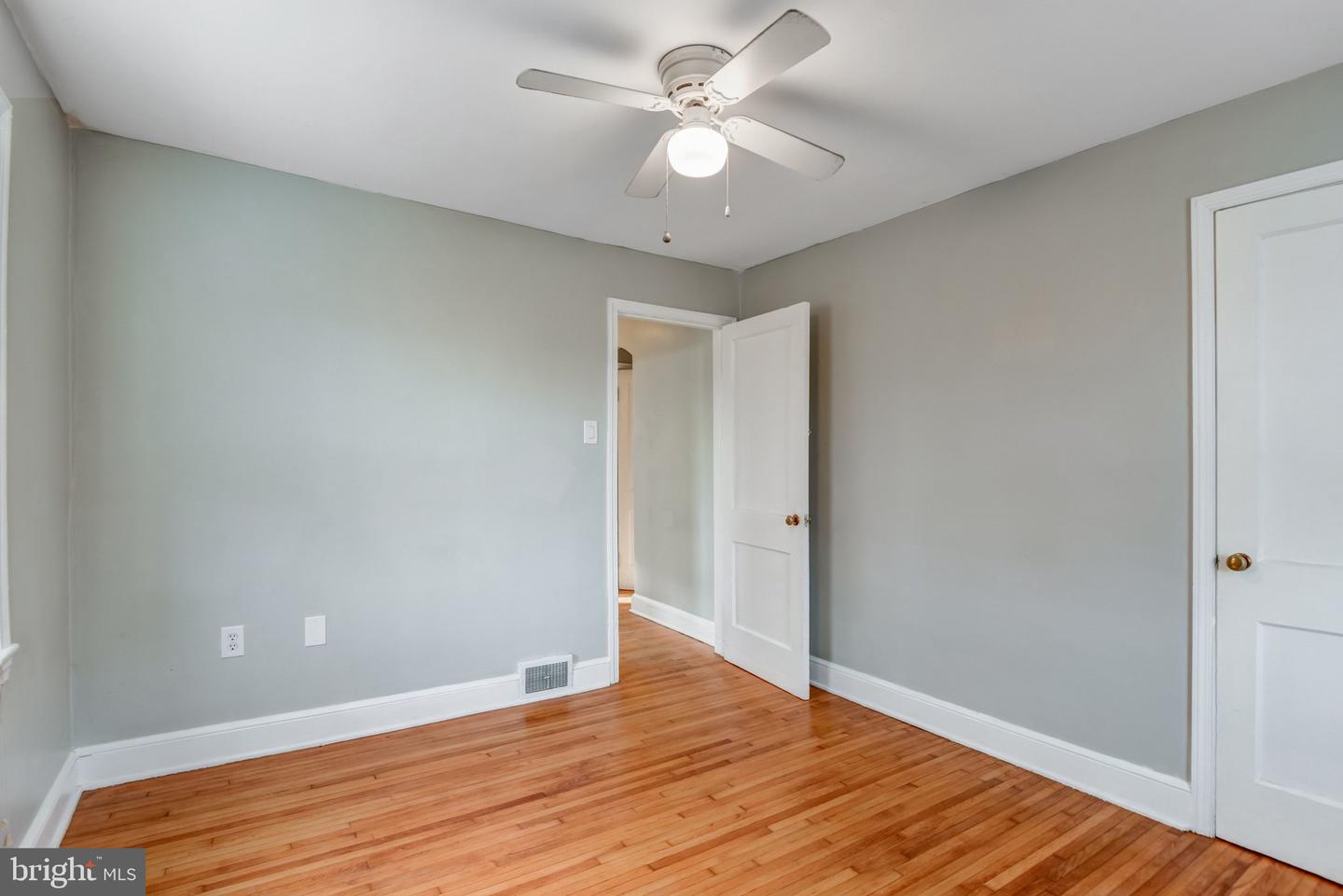 517 W KING ST, STRASBURG, Virginia 22657, 3 Bedrooms Bedrooms, ,2 BathroomsBathrooms,Residential,For sale,517 W KING ST,VASH2013284 MLS # VASH2013284