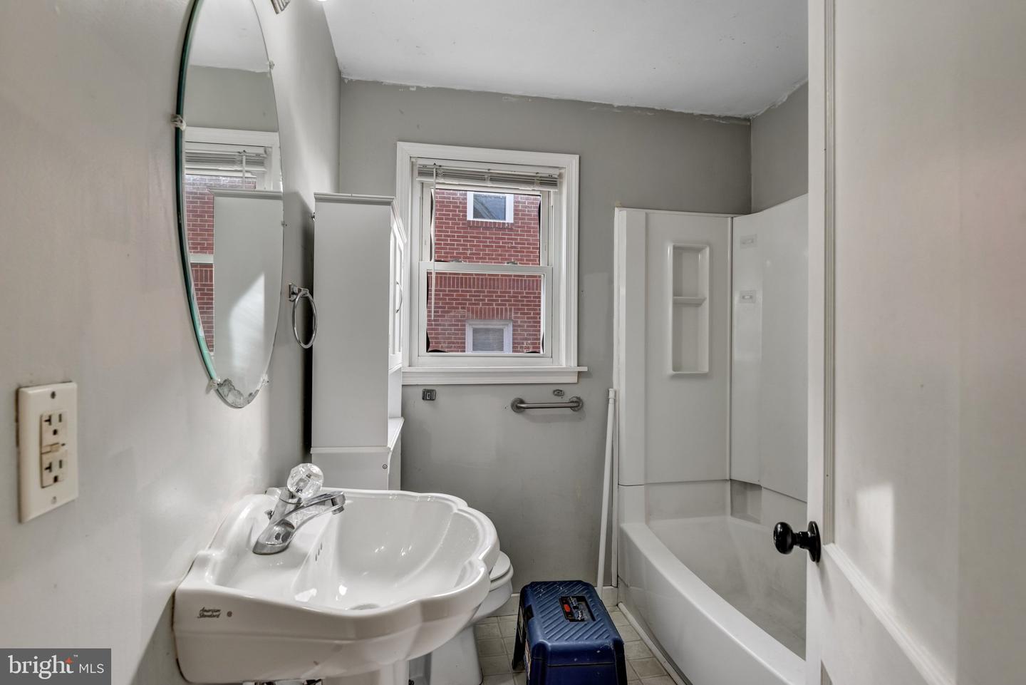 517 W KING ST, STRASBURG, Virginia 22657, 3 Bedrooms Bedrooms, ,2 BathroomsBathrooms,Residential,For sale,517 W KING ST,VASH2013284 MLS # VASH2013284