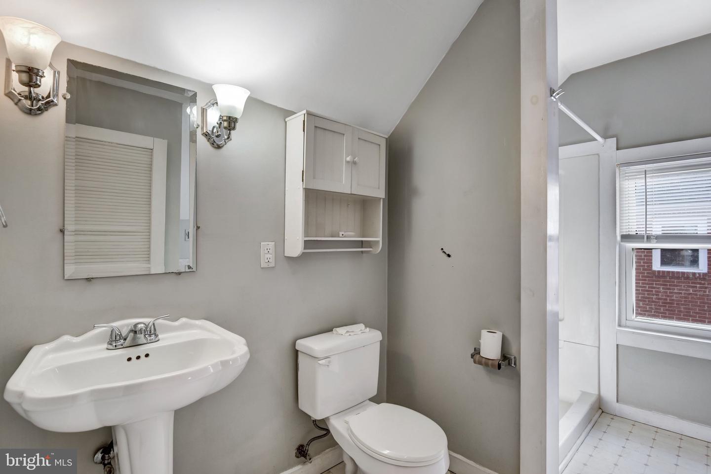 517 W KING ST, STRASBURG, Virginia 22657, 3 Bedrooms Bedrooms, ,2 BathroomsBathrooms,Residential,For sale,517 W KING ST,VASH2013284 MLS # VASH2013284