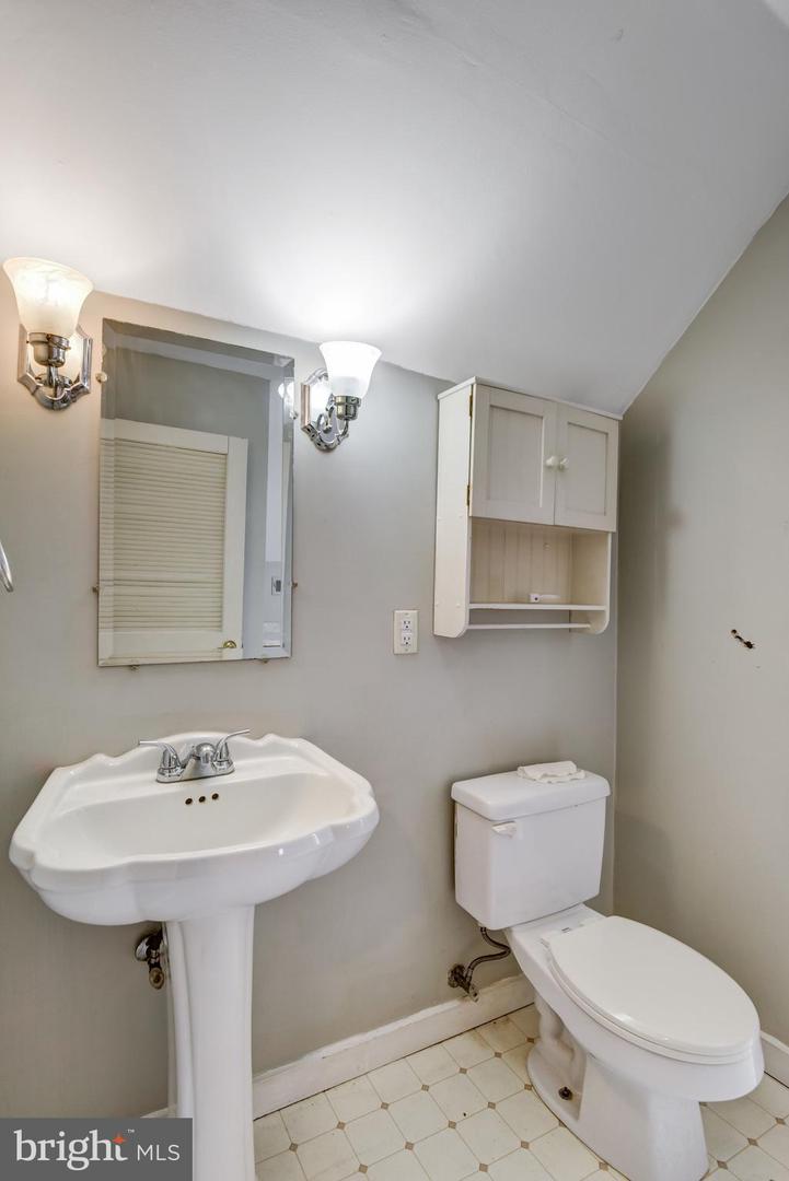 517 W KING ST, STRASBURG, Virginia 22657, 3 Bedrooms Bedrooms, ,2 BathroomsBathrooms,Residential,For sale,517 W KING ST,VASH2013284 MLS # VASH2013284