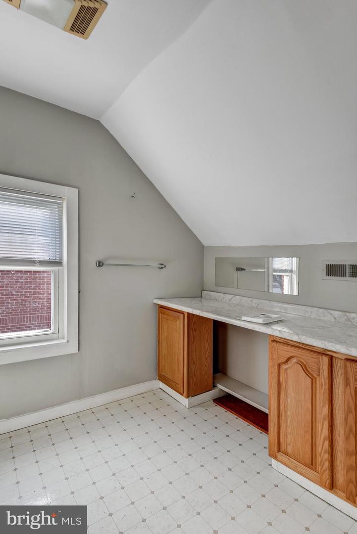 517 W KING ST, STRASBURG, Virginia 22657, 3 Bedrooms Bedrooms, ,2 BathroomsBathrooms,Residential,For sale,517 W KING ST,VASH2013284 MLS # VASH2013284