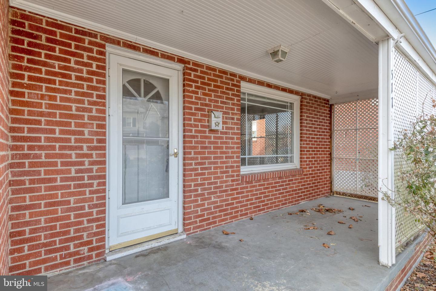 517 W KING ST, STRASBURG, Virginia 22657, 3 Bedrooms Bedrooms, ,2 BathroomsBathrooms,Residential,For sale,517 W KING ST,VASH2013284 MLS # VASH2013284