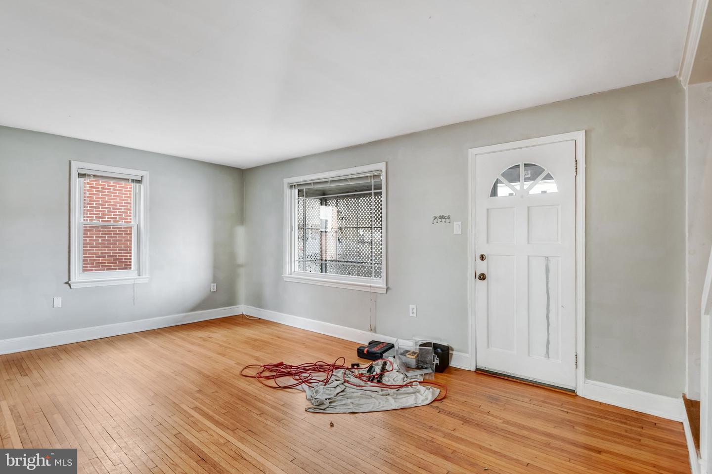 517 W KING ST, STRASBURG, Virginia 22657, 3 Bedrooms Bedrooms, ,2 BathroomsBathrooms,Residential,For sale,517 W KING ST,VASH2013284 MLS # VASH2013284