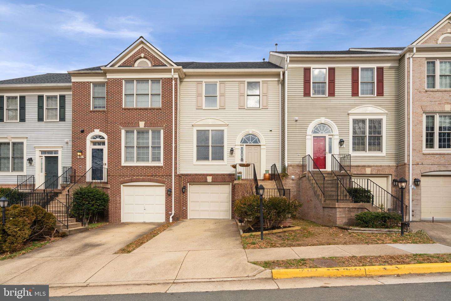 3720 HUNTLEY MEADOWS LN, ALEXANDRIA, Virginia 22306, 2 Bedrooms Bedrooms, 10 Rooms Rooms,2 BathroomsBathrooms,Residential,For sale,3720 HUNTLEY MEADOWS LN,VAFX2284488 MLS # VAFX2284488