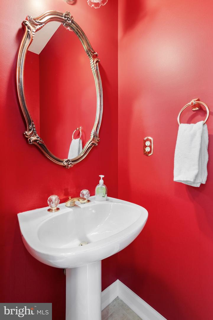 3720 HUNTLEY MEADOWS LN, ALEXANDRIA, Virginia 22306, 2 Bedrooms Bedrooms, 10 Rooms Rooms,2 BathroomsBathrooms,Residential,For sale,3720 HUNTLEY MEADOWS LN,VAFX2284488 MLS # VAFX2284488