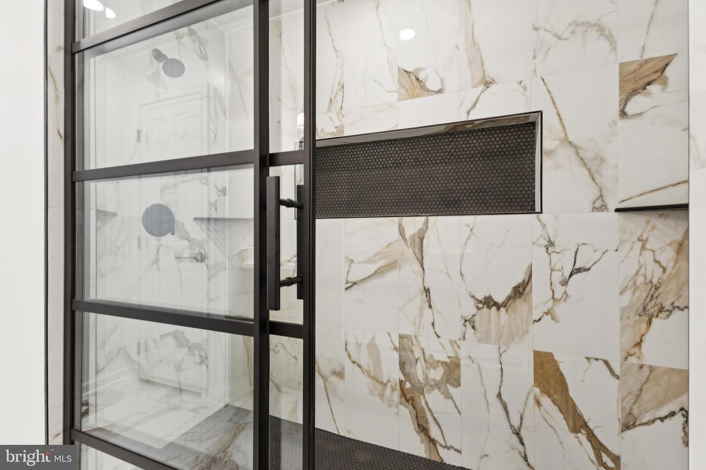 404 TRACY CT NE, LEESBURG, Virginia 20176, 3 Bedrooms Bedrooms, ,3 BathroomsBathrooms,Residential,For sale,404 TRACY CT NE,VALO2113484 MLS # VALO2113484