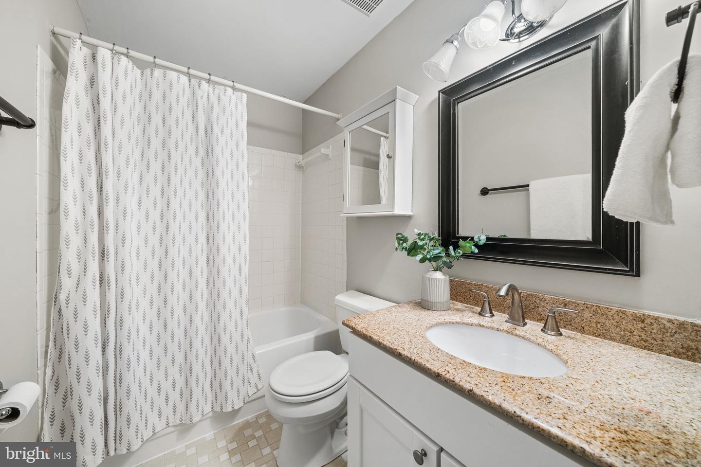 4931 7TH RD S #4931, ARLINGTON, Virginia 22204, 2 Bedrooms Bedrooms, ,2 BathroomsBathrooms,Residential,For sale,4931 7TH RD S #4931,VAAR2067442 MLS # VAAR2067442