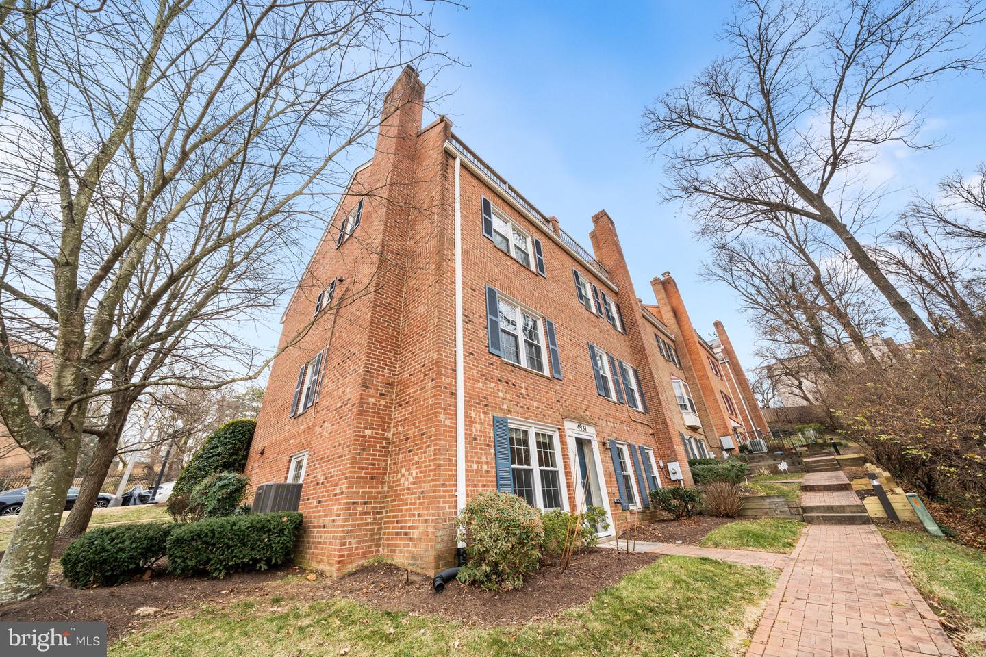 4931 7TH RD S #4931, ARLINGTON, Virginia 22204, 2 Bedrooms Bedrooms, ,2 BathroomsBathrooms,Residential,For sale,4931 7TH RD S #4931,VAAR2067442 MLS # VAAR2067442