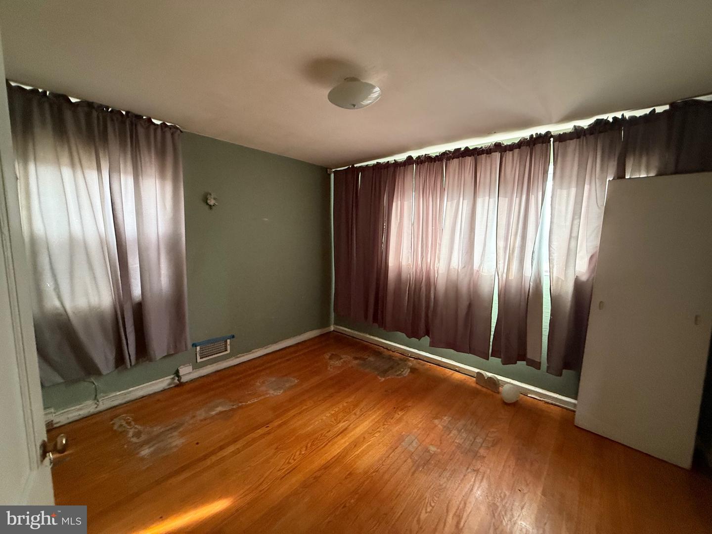 530 OGLETHORPE ST NE, WASHINGTON, District Of Columbia 20011, 4 Bedrooms Bedrooms, ,1 BathroomBathrooms,Residential,For sale,530 OGLETHORPE ST NE,DCDC2240250 MLS # DCDC2240250