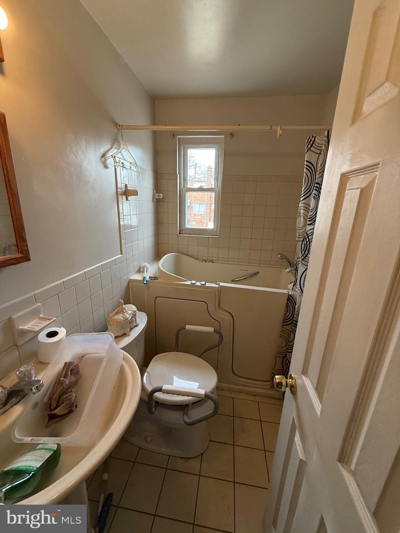 530 OGLETHORPE ST NE, WASHINGTON, District Of Columbia 20011, 4 Bedrooms Bedrooms, ,1 BathroomBathrooms,Residential,For sale,530 OGLETHORPE ST NE,DCDC2240250 MLS # DCDC2240250