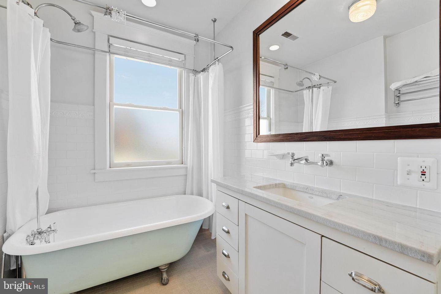 802 E PIEDMONT ST, CULPEPER, Virginia 22701, 4 Bedrooms Bedrooms, ,1 BathroomBathrooms,Residential,For sale,802 E PIEDMONT ST,VACU2012340 MLS # VACU2012340