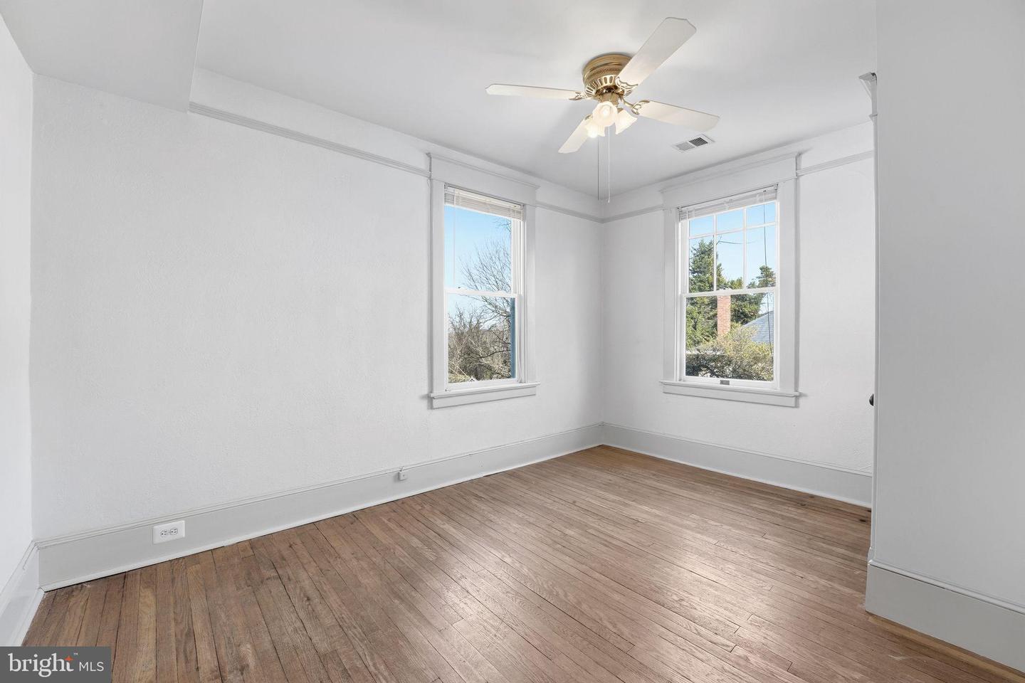 802 E PIEDMONT ST, CULPEPER, Virginia 22701, 4 Bedrooms Bedrooms, ,1 BathroomBathrooms,Residential,For sale,802 E PIEDMONT ST,VACU2012340 MLS # VACU2012340