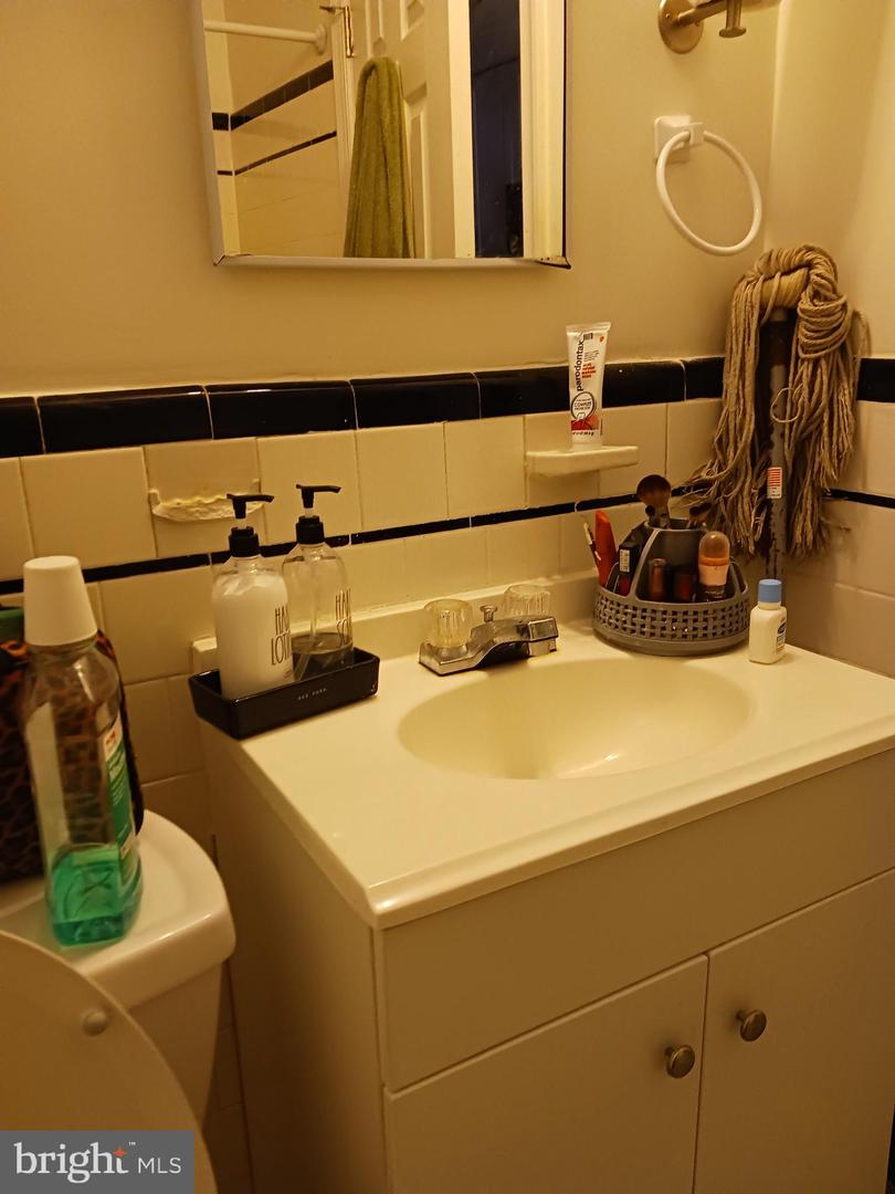 1912 M ST NE, WASHINGTON, District Of Columbia 20002, 4 Bedrooms Bedrooms, ,4 BathroomsBathrooms,Residential,For sale,1912 M ST NE,DCDC2240264 MLS # DCDC2240264