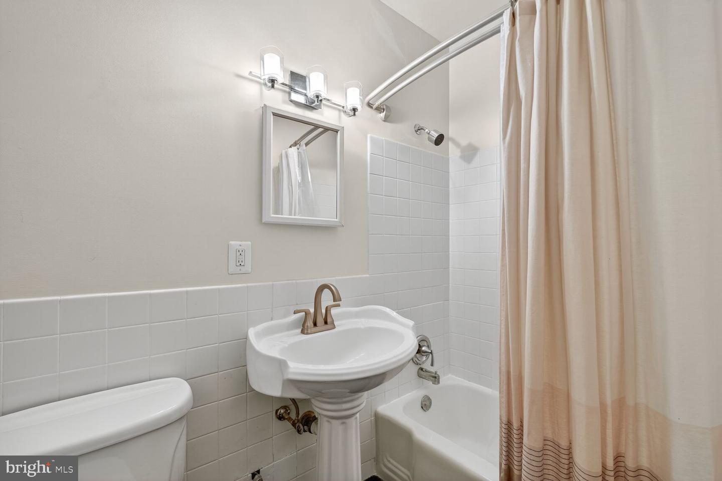 4000 TUNLAW RD NW #116, WASHINGTON, District Of Columbia 20007, 2 Bedrooms Bedrooms, ,2 BathroomsBathrooms,Residential,For sale,4000 TUNLAW RD NW #116,DCDC2240276 MLS # DCDC2240276