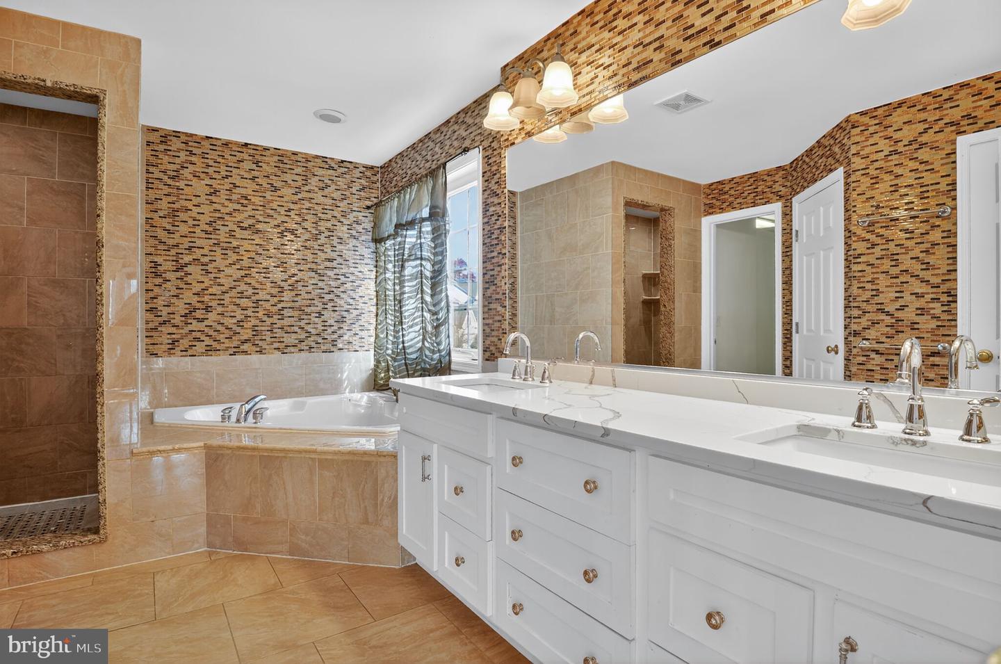 8099 PAPER BIRCH DR, LORTON, Virginia 22079, 5 Bedrooms Bedrooms, ,4 BathroomsBathrooms,Residential,For sale,8099 PAPER BIRCH DR,VAFX2284728 MLS # VAFX2284728