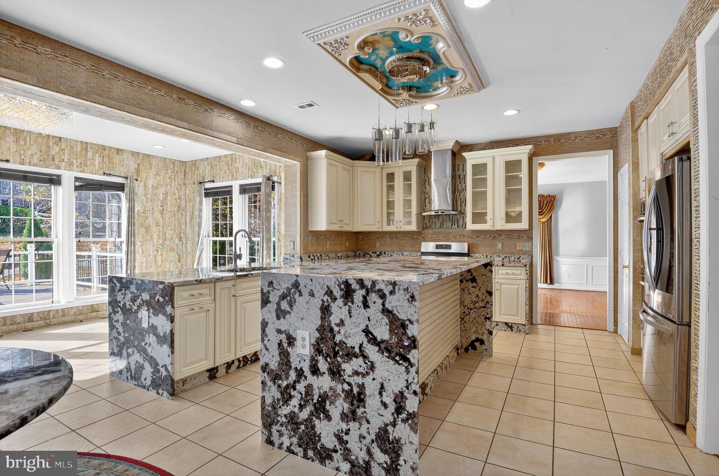 8099 PAPER BIRCH DR, LORTON, Virginia 22079, 5 Bedrooms Bedrooms, ,4 BathroomsBathrooms,Residential,For sale,8099 PAPER BIRCH DR,VAFX2284728 MLS # VAFX2284728