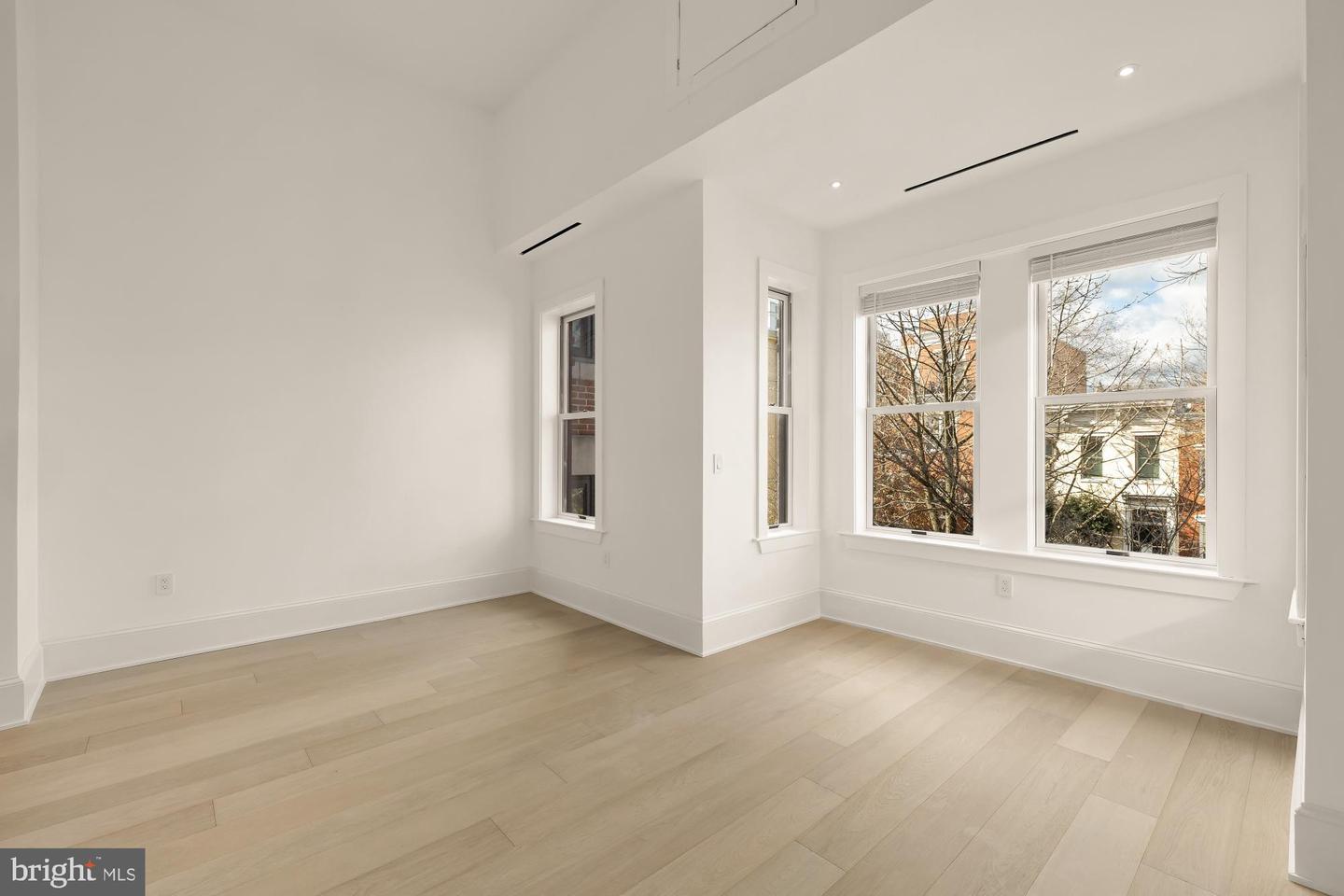 329 8TH ST NE, WASHINGTON, District Of Columbia 20002, ,Land,For sale,329 8TH ST NE,DCDC2235074 MLS # DCDC2235074