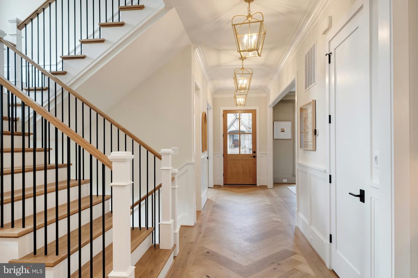 907 N HIGHLAND ST, ARLINGTON, Virginia 22201, 7 Bedrooms Bedrooms, ,6 BathroomsBathrooms,Residential,For sale,907 N HIGHLAND ST,VAAR2059272 MLS # VAAR2059272