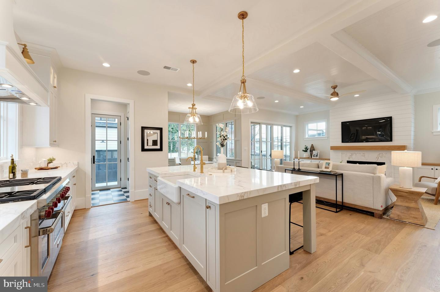 907 N HIGHLAND ST, ARLINGTON, Virginia 22201, 7 Bedrooms Bedrooms, ,6 BathroomsBathrooms,Residential,For sale,907 N HIGHLAND ST,VAAR2059272 MLS # VAAR2059272